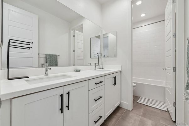 Bathroom, Dual Sink Vanities, Interior, Recessed Lighting
