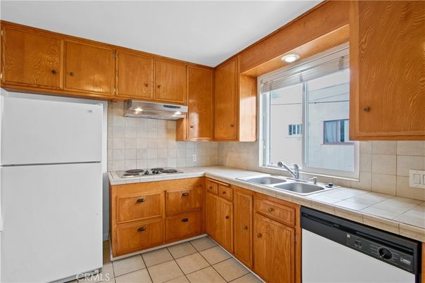 Interior, Kitchen, Recessed Lighting, Tile Countertops