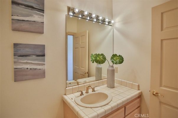 Bathroom, Interior, Tile Countertops