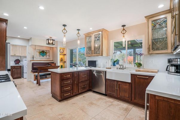 Dining room, Interior, Kitchen, Pendant Lights, Recessed Lighting, Stainless Steel Appliances