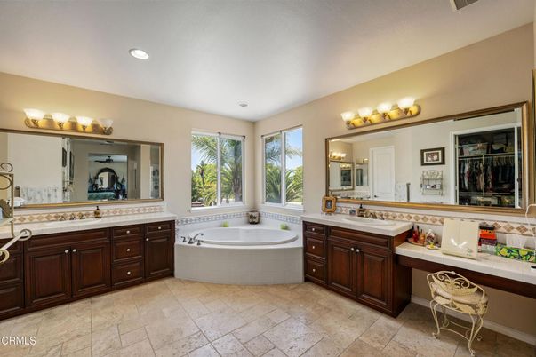 Bathroom, Dual Sink Vanities, Interior, Recessed Lighting