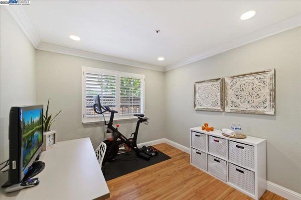 Fitness Equipment, Interior, Recessed Lighting, Wood Texture Flooring