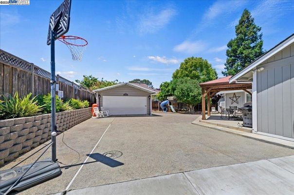 Detached Garage, Exterior, Playground