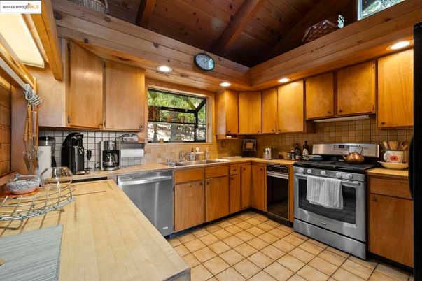 Interior, Kitchen, Recessed Lighting, Stainless Steel Appliances, Wooden Beams, Wooden Ceilings