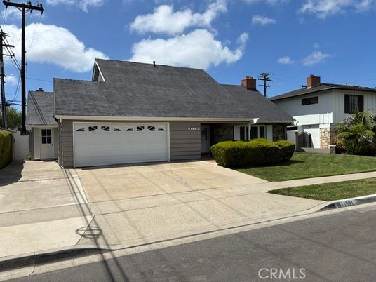 Attached, Exterior, Facade, Cape Cod