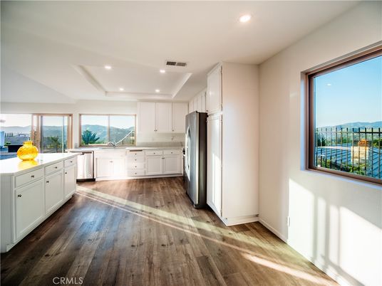 Interior, Kitchen, Recessed Lighting, Water, Wood Texture Flooring