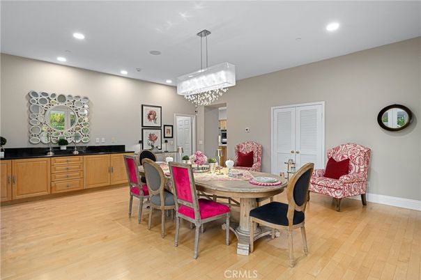 Chandelier, Dining room, Interior, Recessed Lighting, Wood Texture Flooring