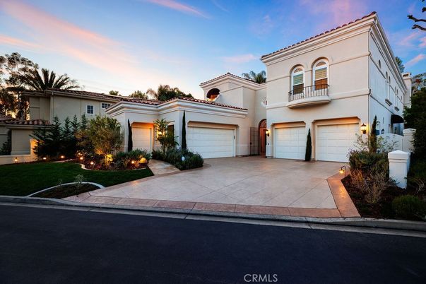 Attached, Exterior, Facade, Mediterranean
