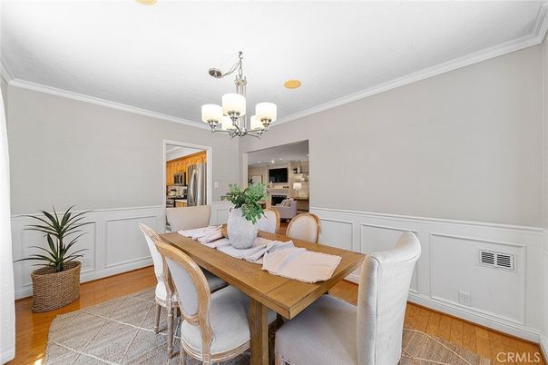 Chandelier, Dining room, Interior, Kitchen, Stainless Steel Appliances, Wood Texture Flooring