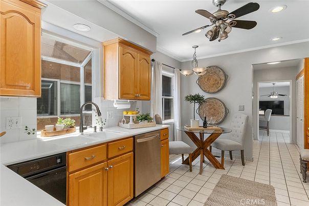 Dining room, Interior, Kitchen, Pendant Lights, Recessed Lighting, Stainless Steel Appliances