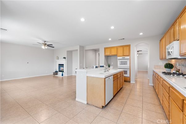 Fireplace, Interior, Kitchen, Recessed Lighting