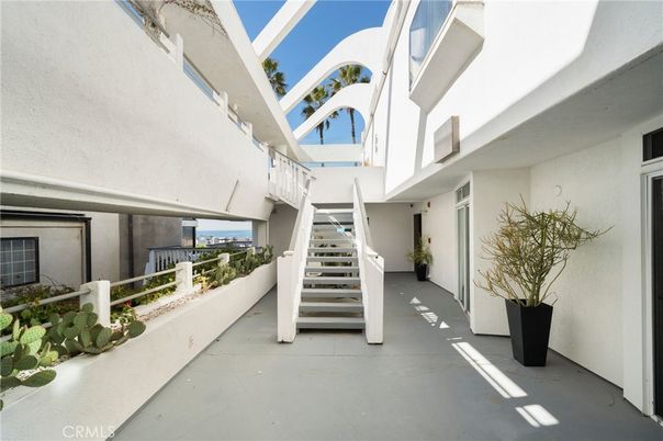 Exterior, Glass Ceilings