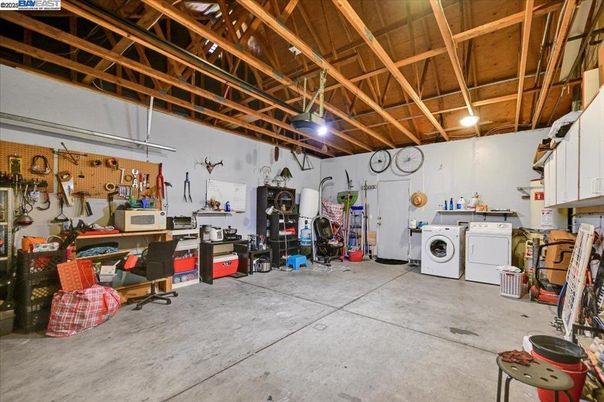 Garage, Interior, Washer, Wooden Beams