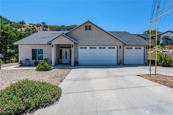 Attached, Exterior, Facade, Ranch