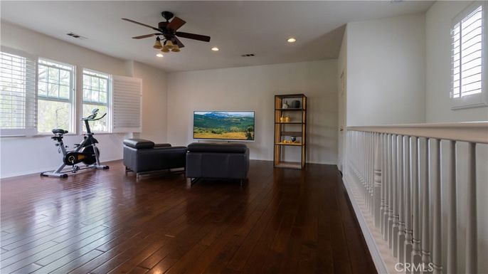 Fitness Equipment, Interior, Recessed Lighting, Wood Texture Flooring