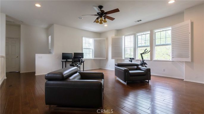 Fitness Equipment, Interior, Living room, Recessed Lighting, Wood Texture Flooring