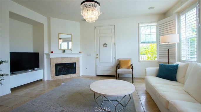 Chandelier, Fireplace, Interior, Living room