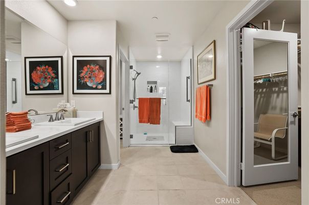 Bathroom, Dual Sink Vanities, Interior, Recessed Lighting