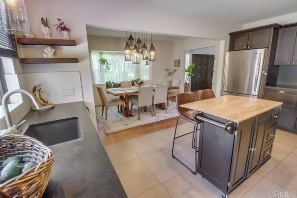 Dining room, Interior, Kitchen, Pendant Lights, Stainless Steel Appliances