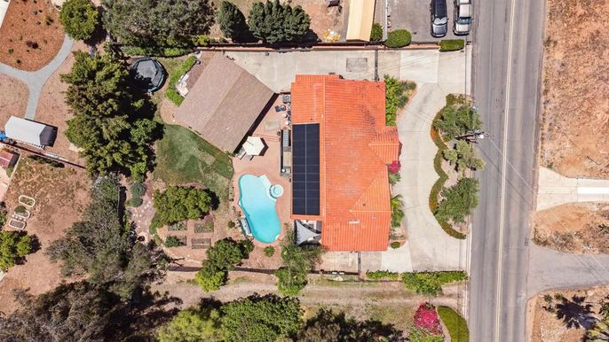 Exterior, Drone