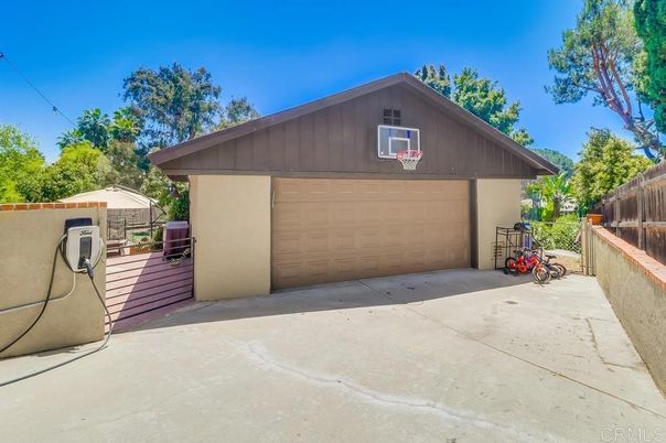 Detached Garage, Exterior