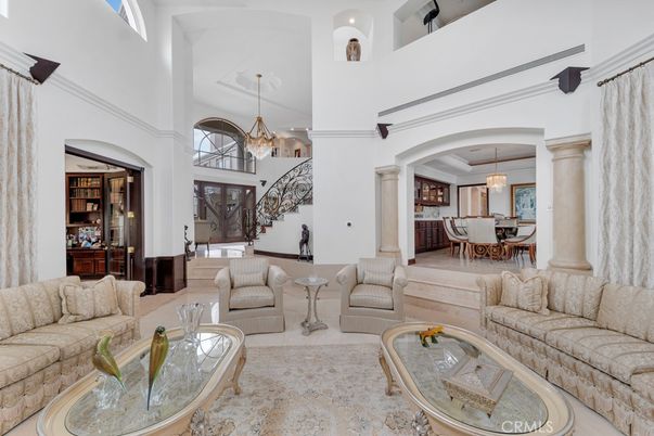 Chandelier, Dining room, Interior, Living room, Pendant Lights