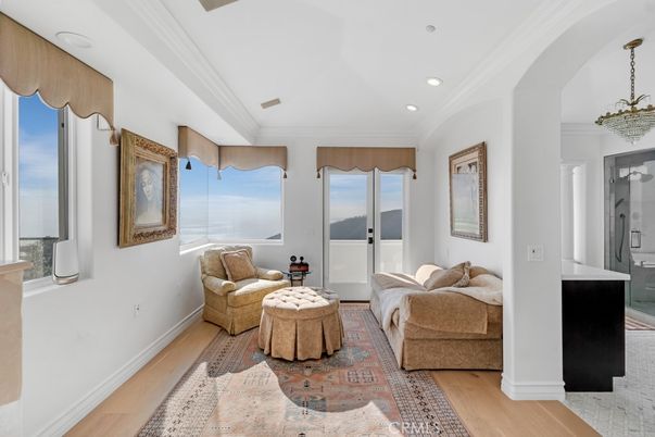 Interior, Pendant Lights, Recessed Lighting, Wood Texture Flooring