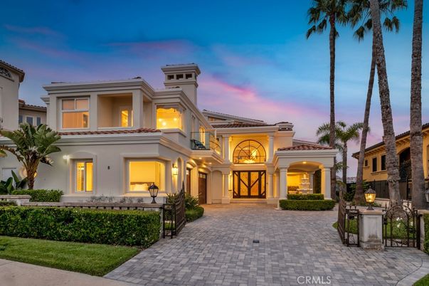 Exterior, Facade, Mediterranean