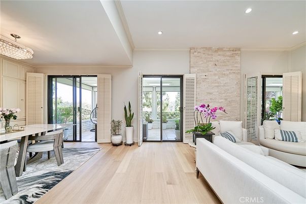 Chandelier, Dining room, Interior, Living room, Recessed Lighting, Wood Texture Flooring