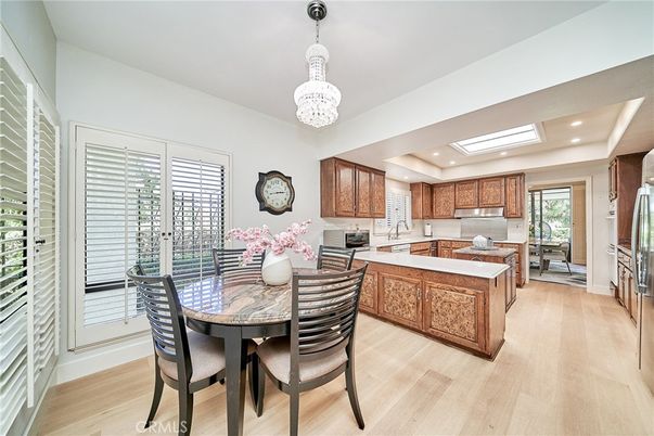 Chandelier, Dining room, Interior, Kitchen, Recessed Lighting, Wood Texture Flooring