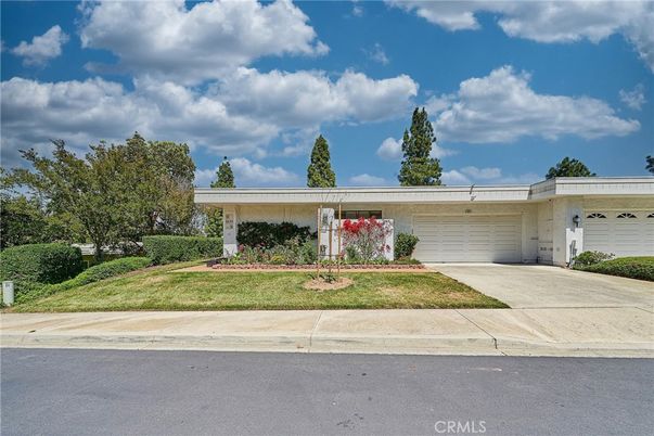 Attached, Exterior, Facade, Ranch