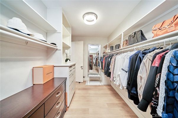 Interior, Walk-in Closets, Wood Texture Flooring