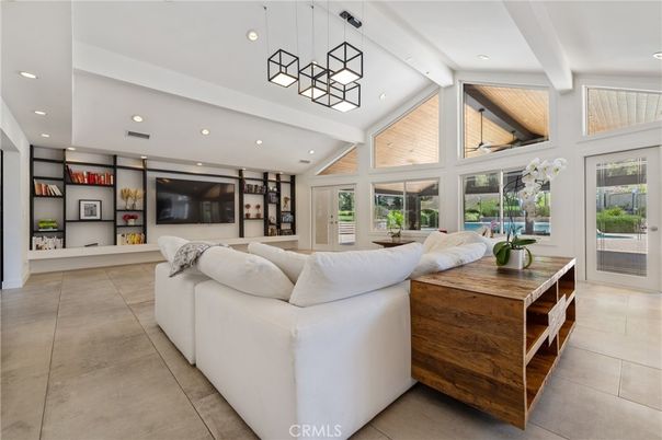Interior, Living room, Pendant Lights, Recessed Lighting