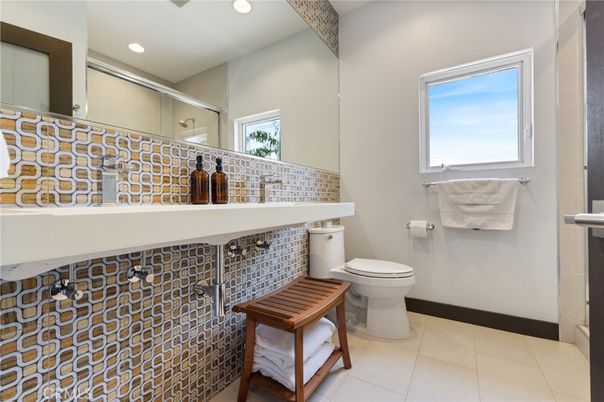 Bathroom, Interior, Recessed Lighting