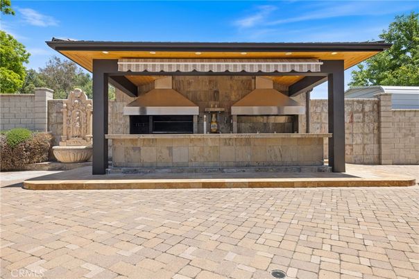 Exterior, Fireplace