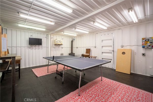 Game Room, Interior