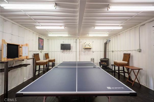Game Room, Interior