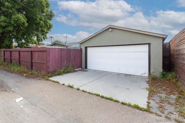Detached Garage, Exterior