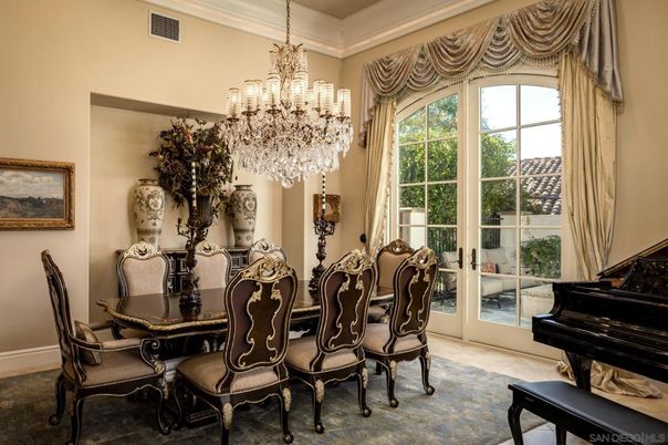 Chandelier, Dining room, Interior, Piano