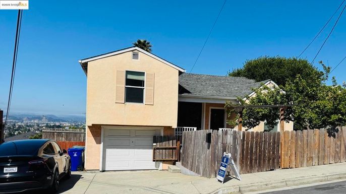 Attached, Exterior, Facade, None