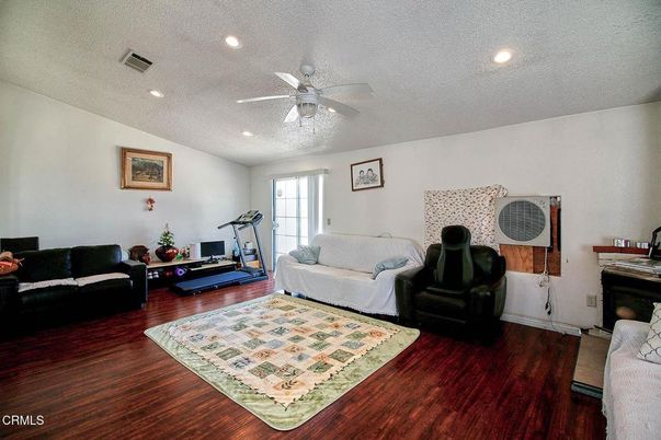 Fitness Equipment, Interior, Living room, Recessed Lighting, Wood Texture Flooring