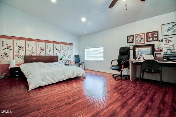 Bedroom, Home Office, Interior, Recessed Lighting, Wood Texture Flooring
