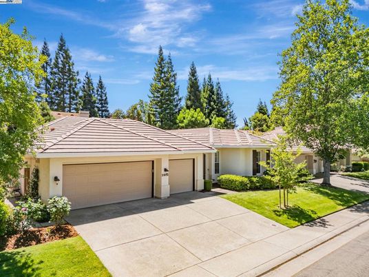 Attached, Exterior, Facade, Ranch