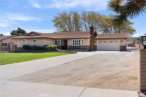 Attached, Exterior, Facade, Ranch