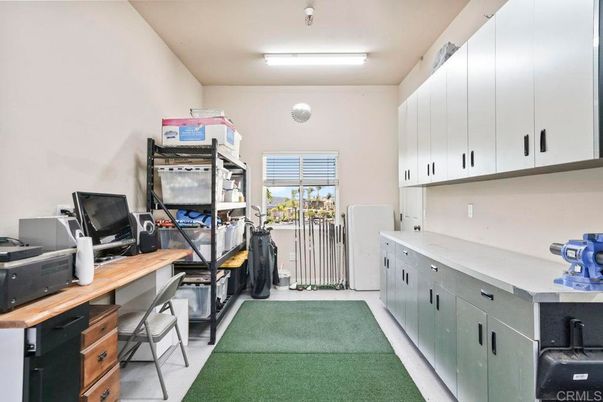 Home Office, Interior