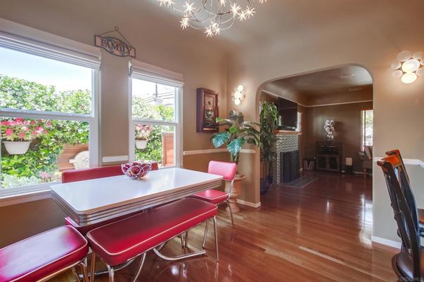 Chandelier, Dining room, Fireplace, Interior, Wood Texture Flooring