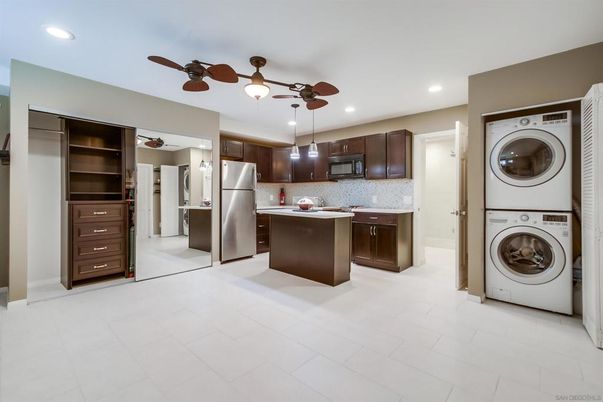 Interior, Kitchen, Pendant Lights, Recessed Lighting, Washer