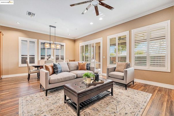 Dining room, Interior, Living room, Pendant Lights, Recessed Lighting, Wood Texture Flooring