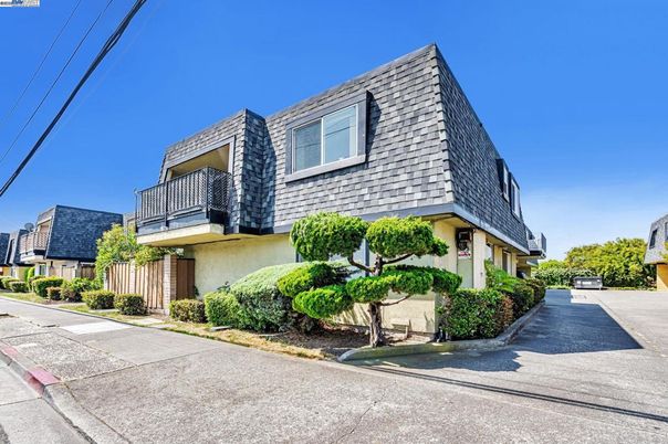 Exterior, Facade, Cape Cod