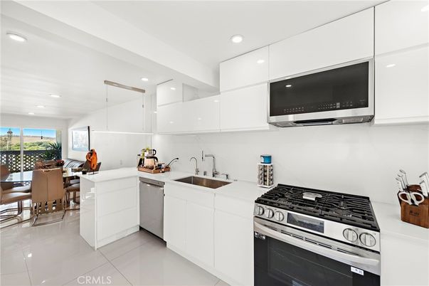 Dining room, Interior, Kitchen, Recessed Lighting, Stainless Steel Appliances
